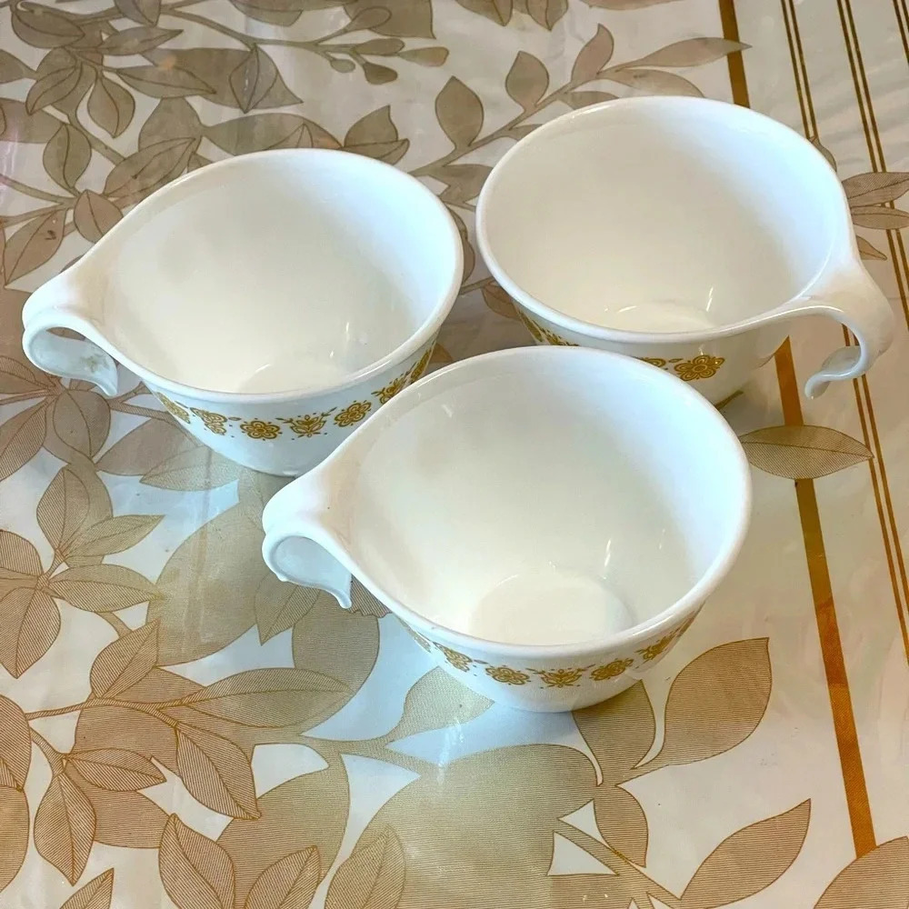 Corelle by Corning Pyrex Set of 3
Butterfly Gold C Handle Coffee Tea cups